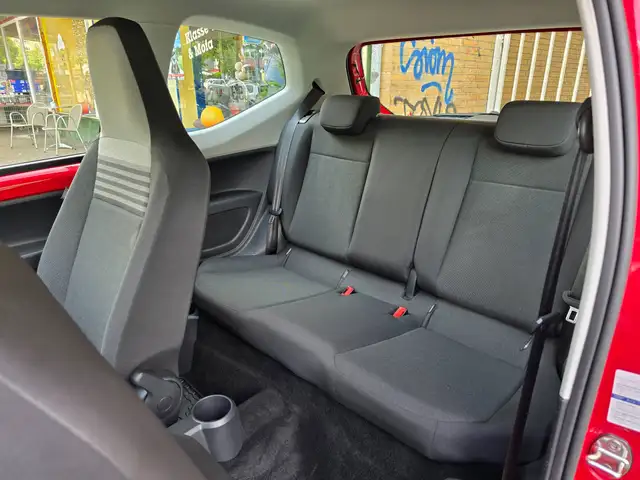 Volkswagen Up! view 9