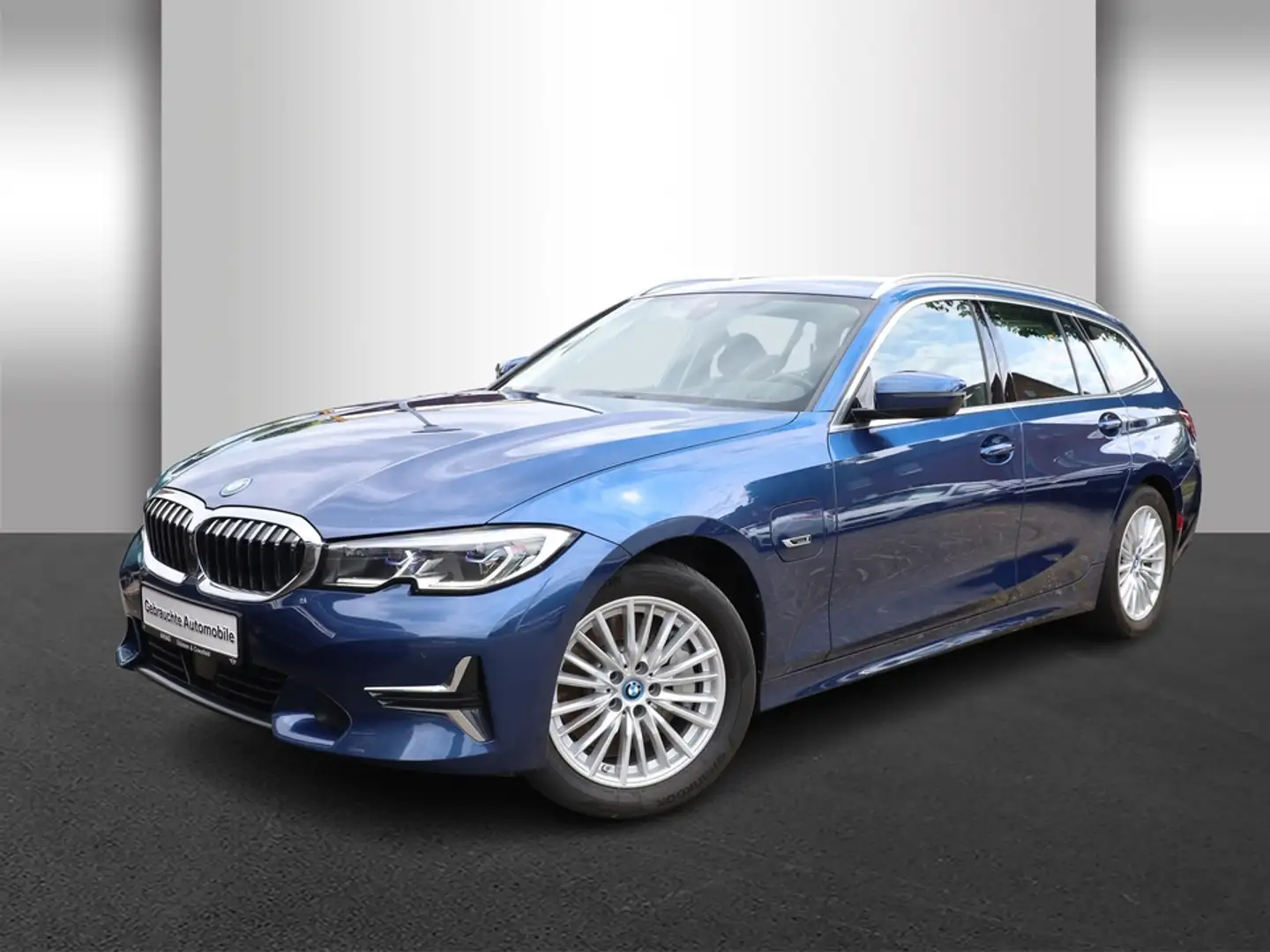 BMW 330 e Touring Luxury Line Auto Innovationsp. Aut. Blau - 2