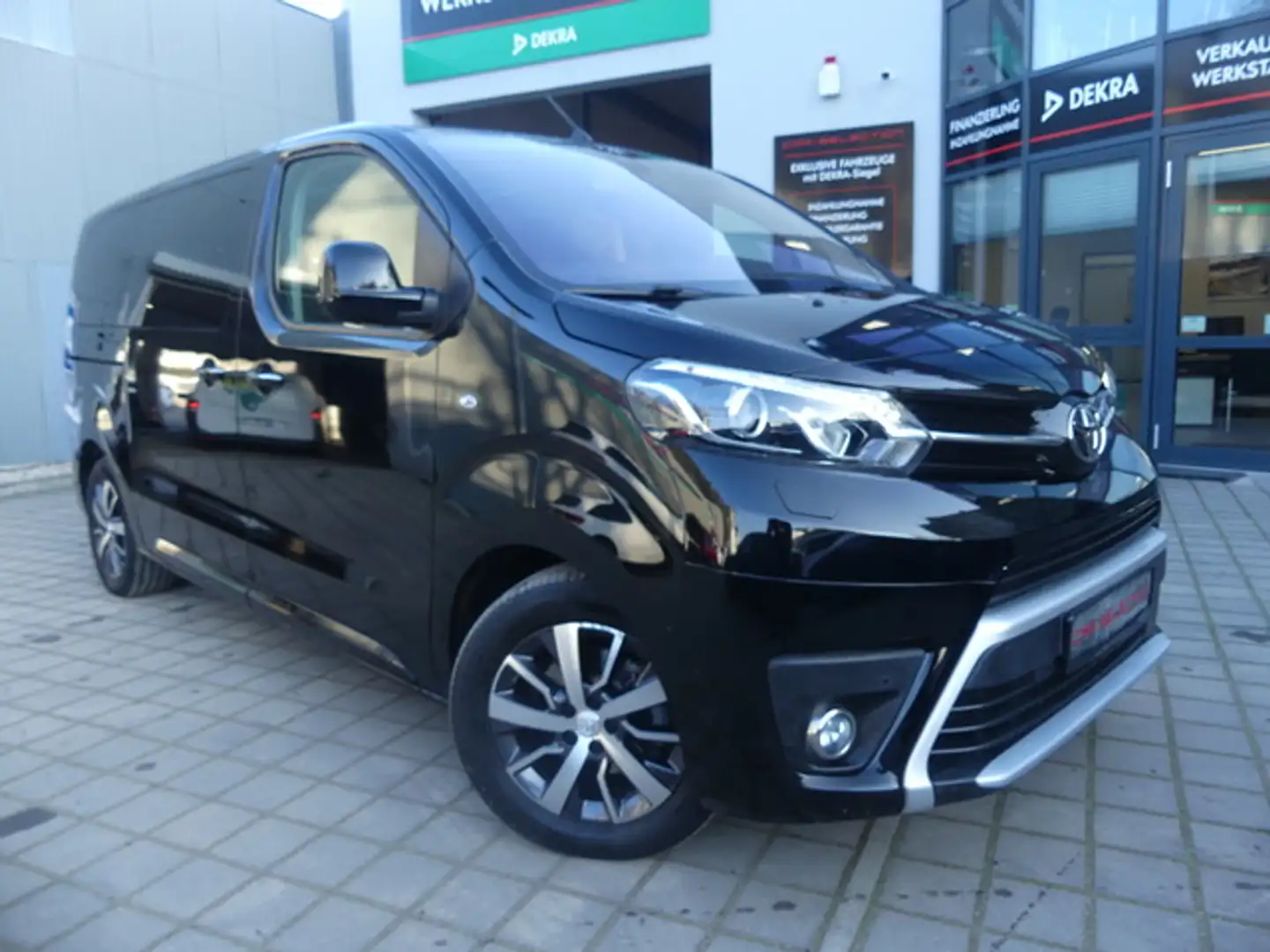 Toyota Proace Verso 2.0 D-4D L1 Executive PANO/KAM/8SITZE Schwarz - 1