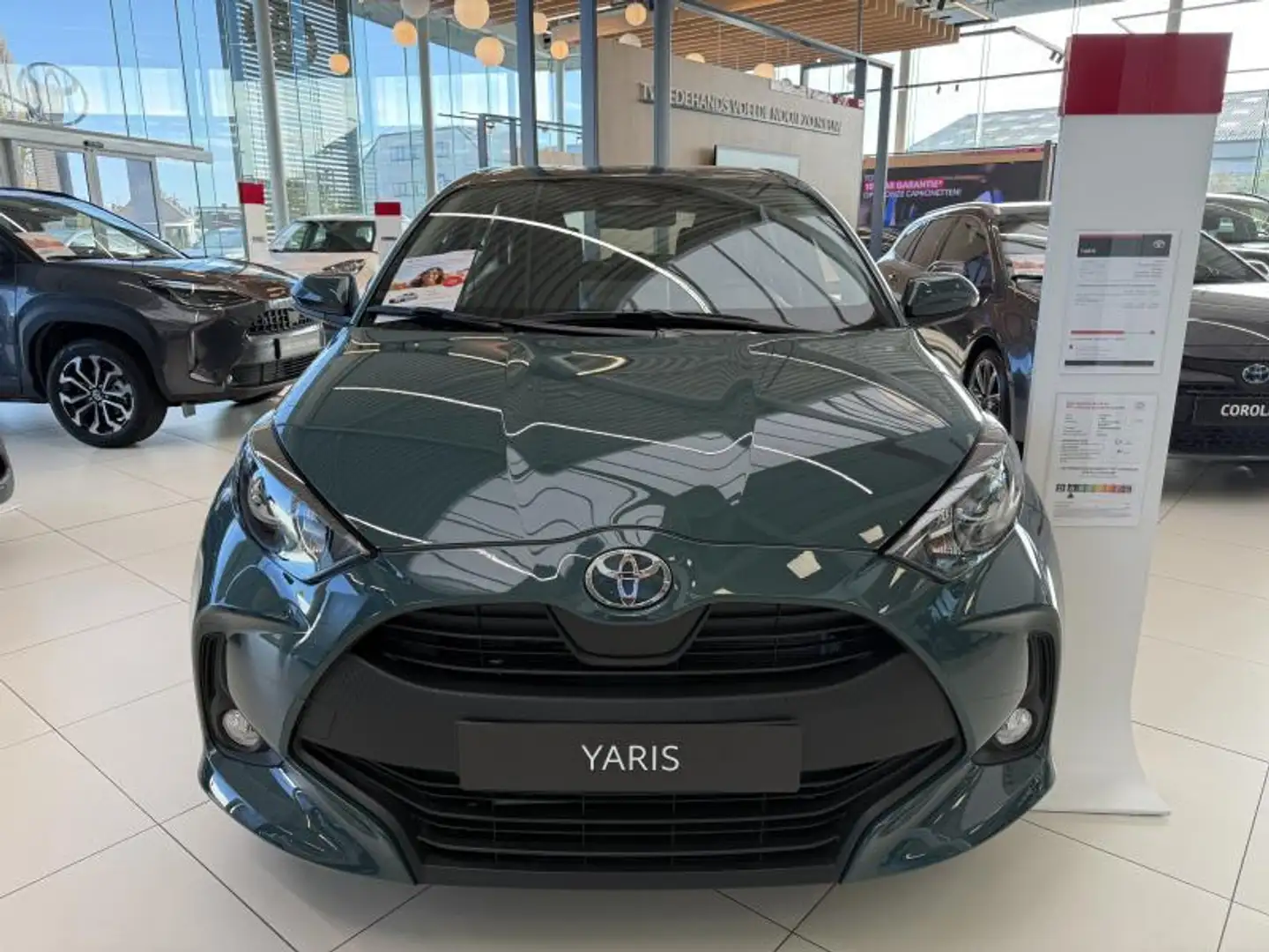 Toyota Yaris 1.5 Hybrid Dynamic Verde - 2