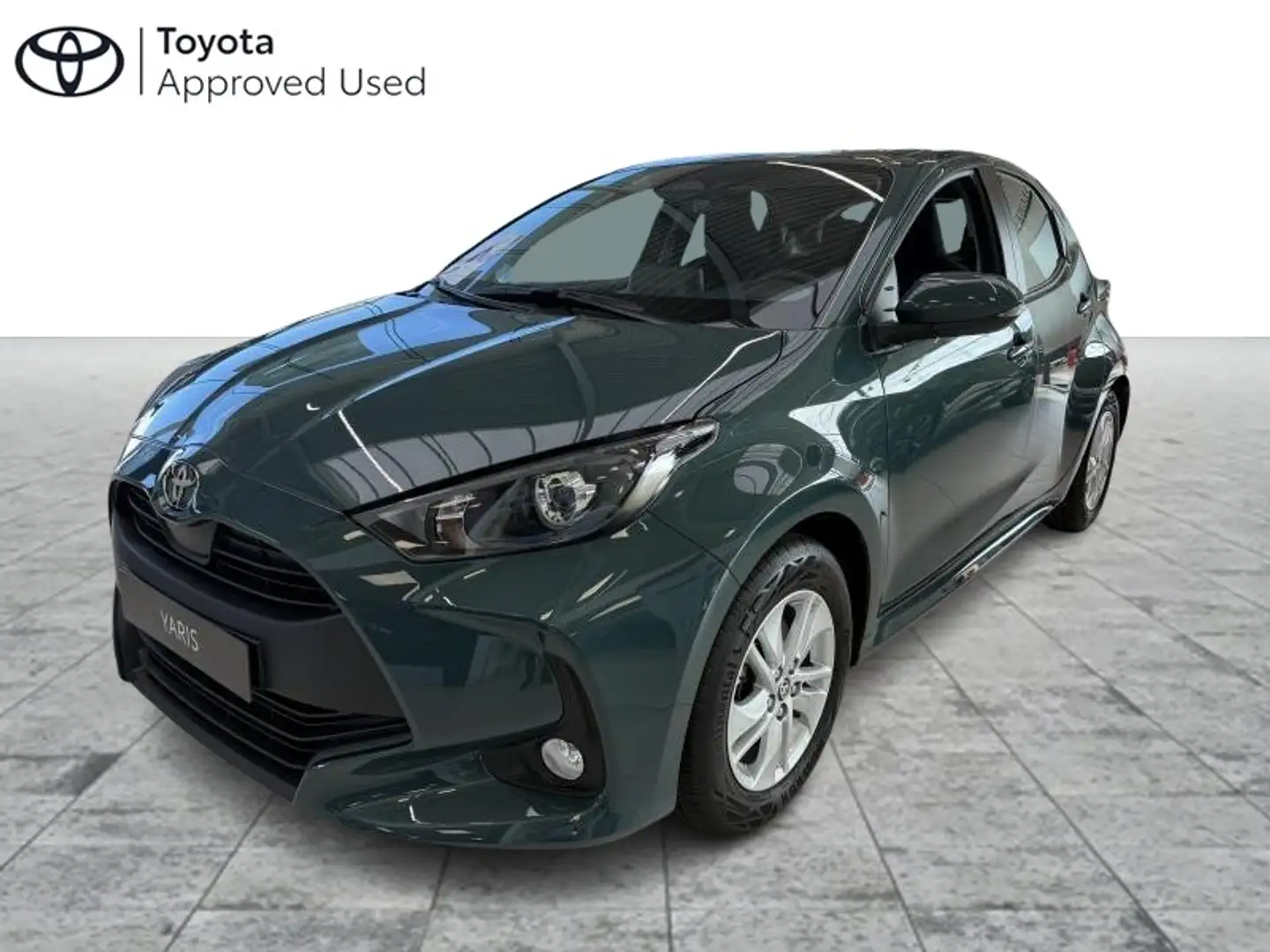 Toyota Yaris 1.5 Hybrid Dynamic Verde - 1