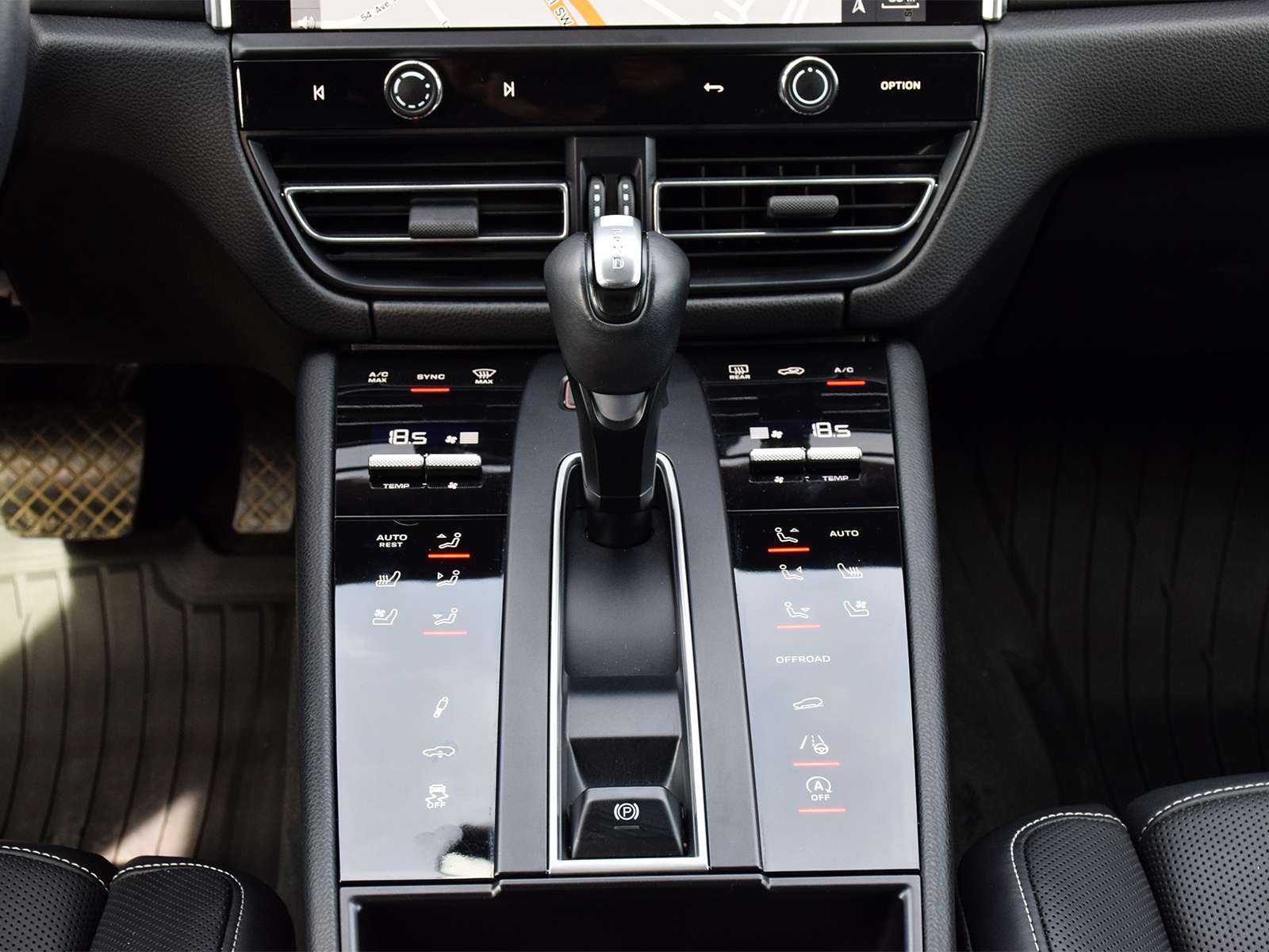 2023 Porsche Macan T thumb 19