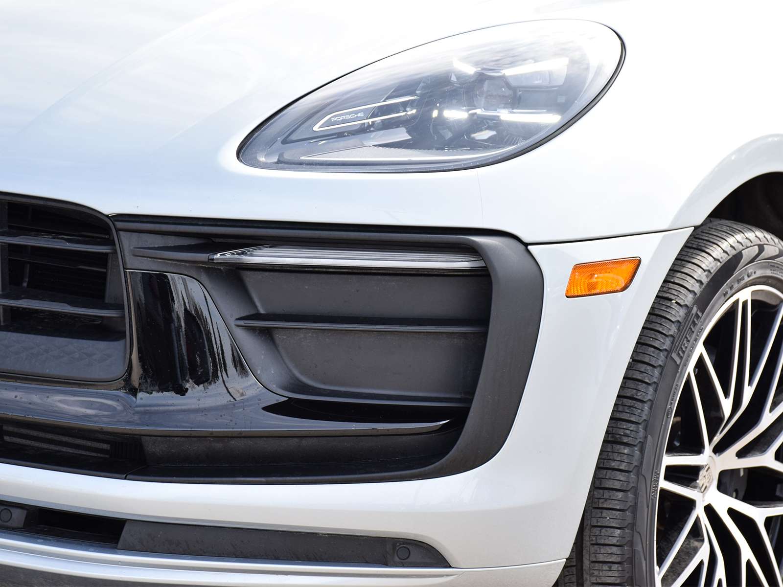 2023 Porsche Macan T thumb 7