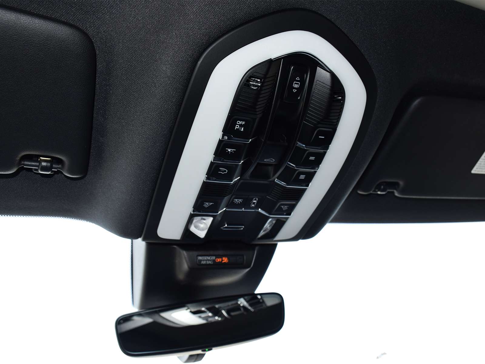 2023 Porsche Macan T thumb 23