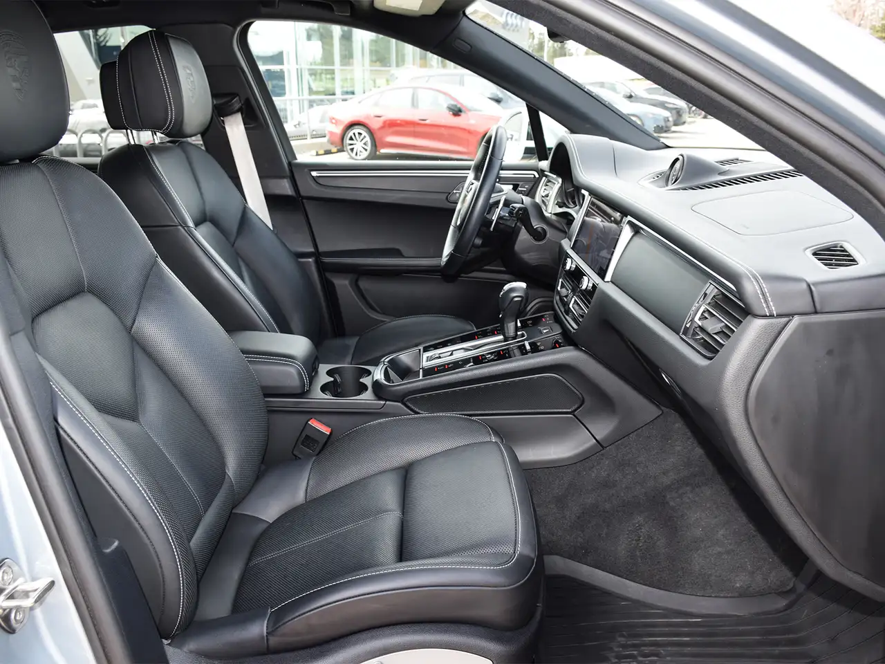 Porsche Macan снимка Porsche Macan