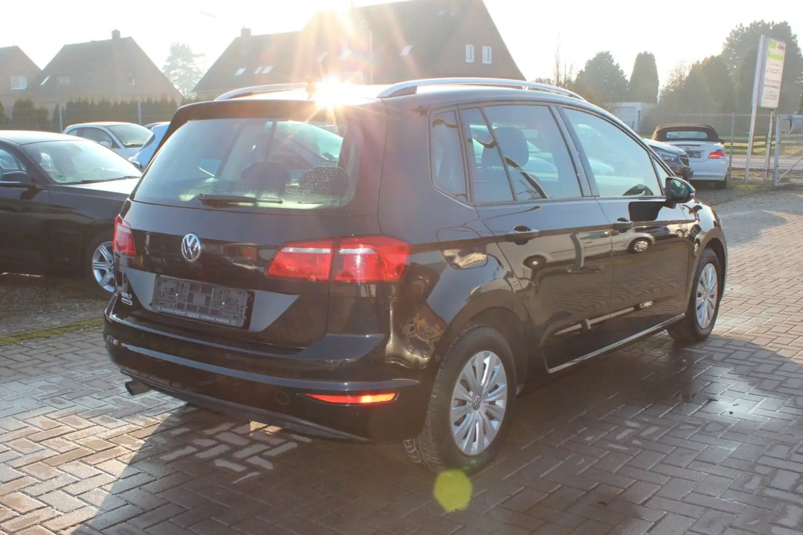Volkswagen Golf Sportsvan 1.6 TDI DSG Navi ACC PLA AHK Schwarz - 2