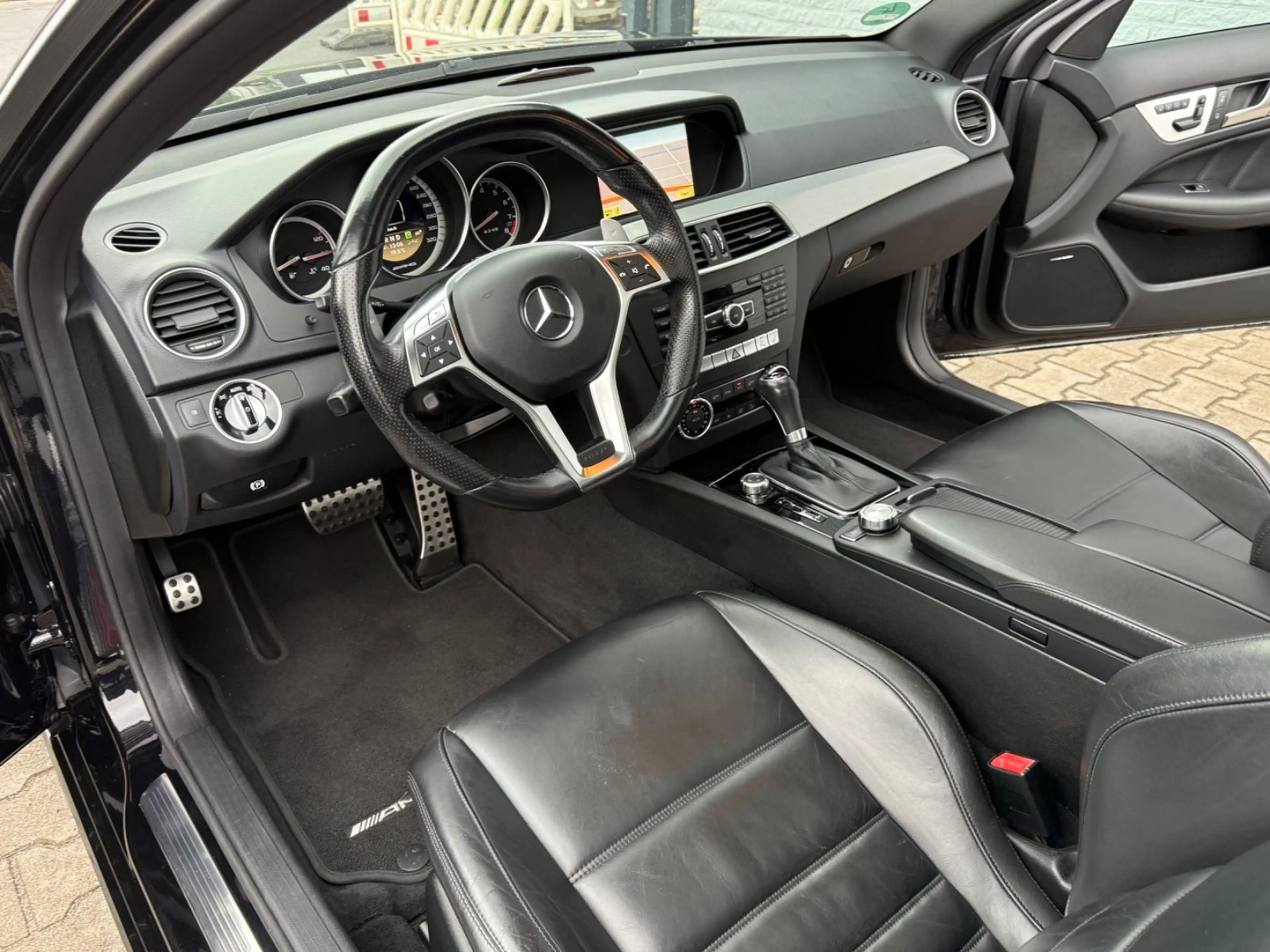 Mercedes-Benz C 63 AMG Coupé PANO*DISTRONIC*DESIGNO*TOP — photo 12
