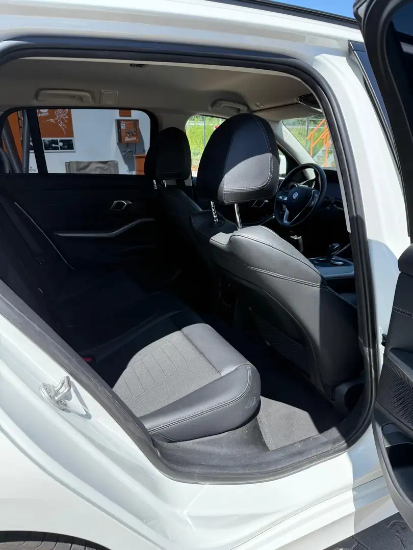 BMW 320 320d Touring Aut. - 2