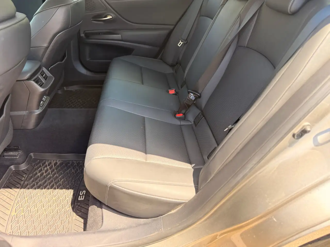 Lexus ES photo Lexus ES