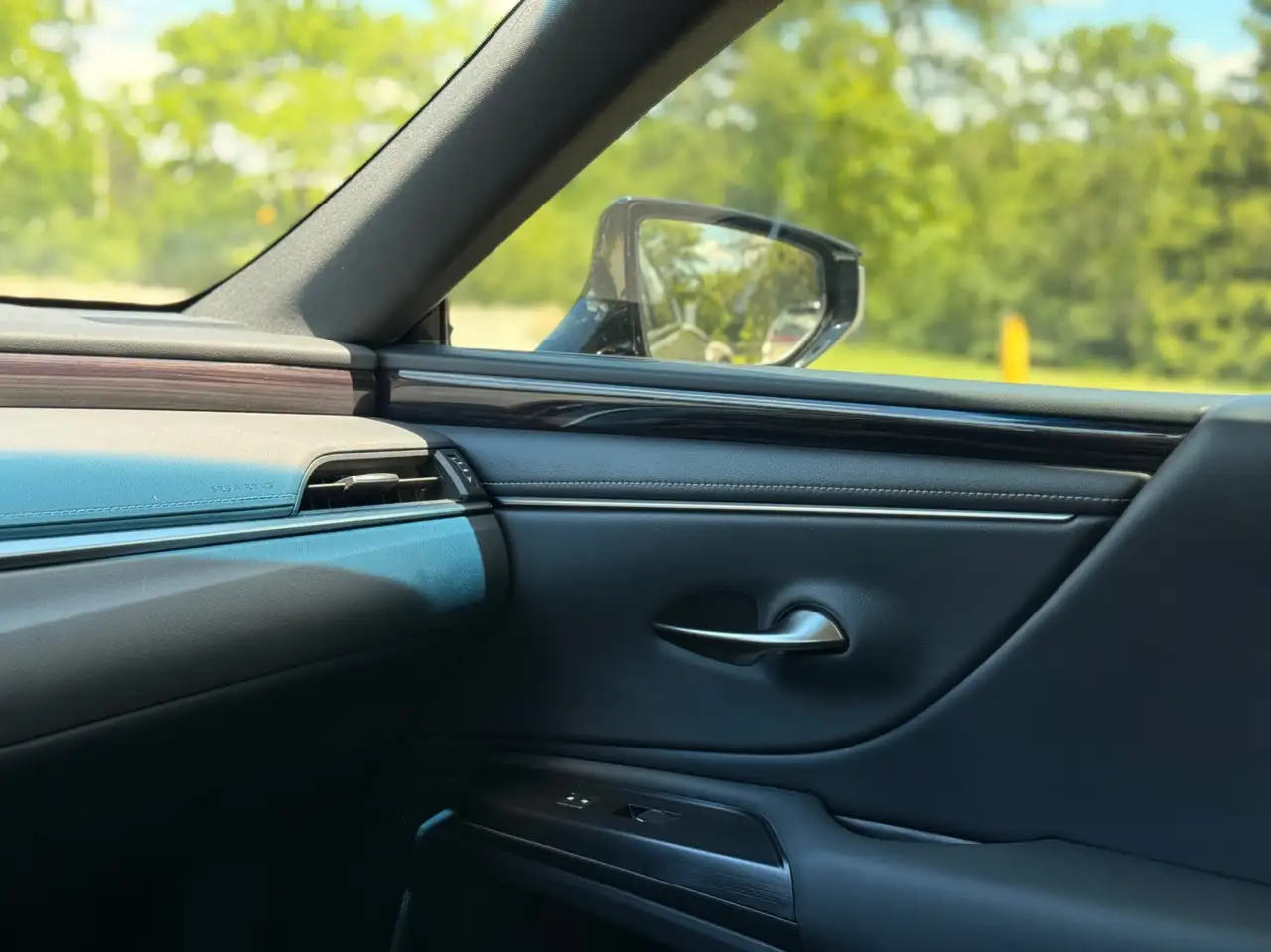 Lexus ES photo Lexus ES