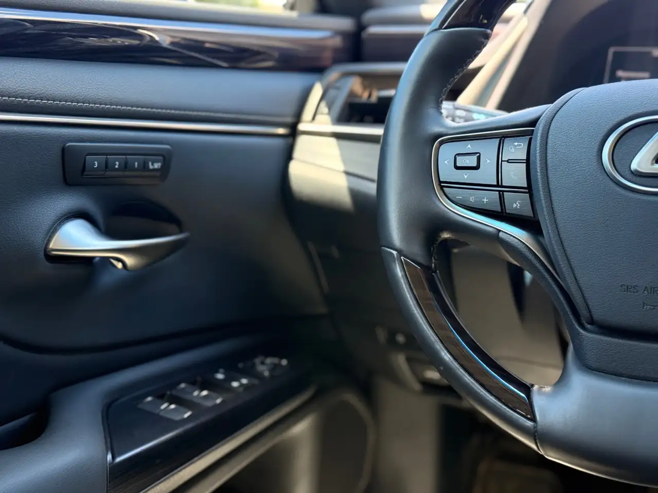 Lexus ES photo Lexus ES