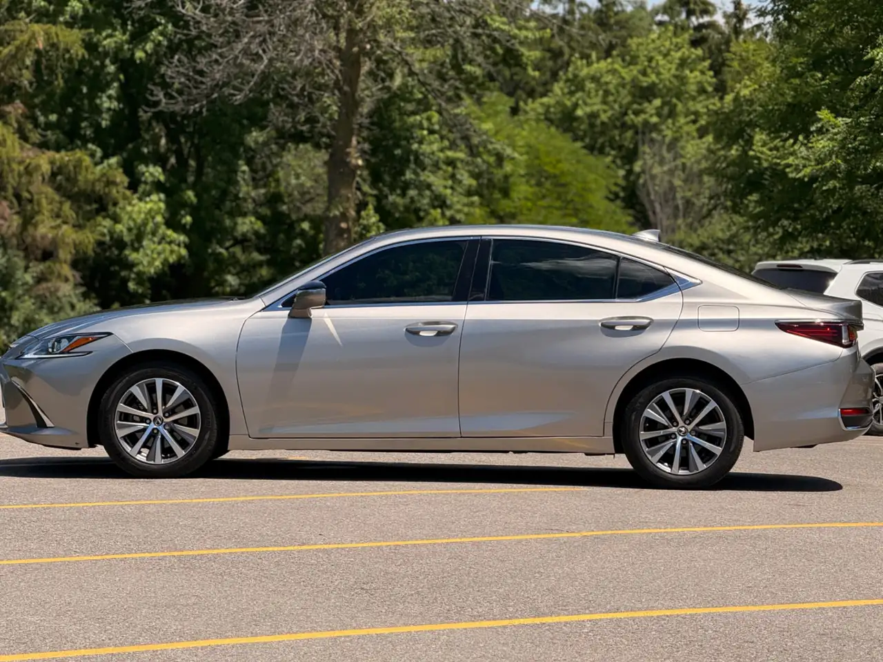 Lexus ES photo Lexus ES
