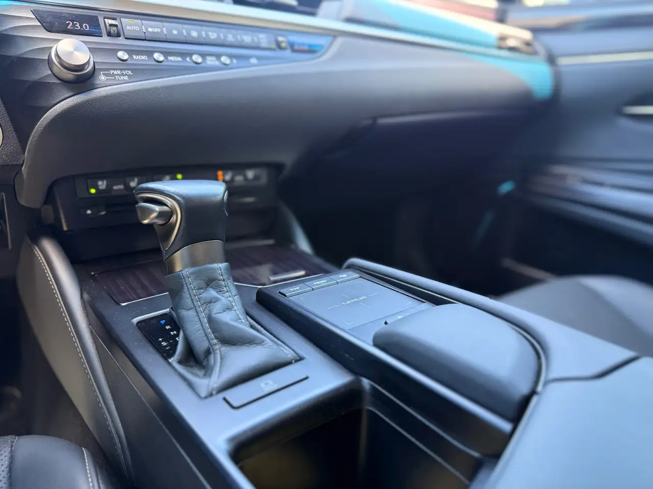 Lexus ES photo Lexus ES
