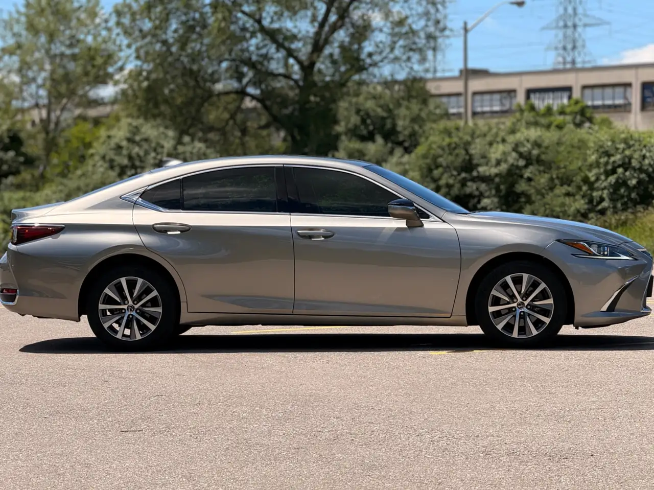 Lexus ES photo Lexus ES