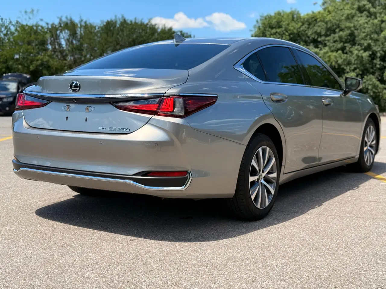 Lexus ES photo Lexus ES
