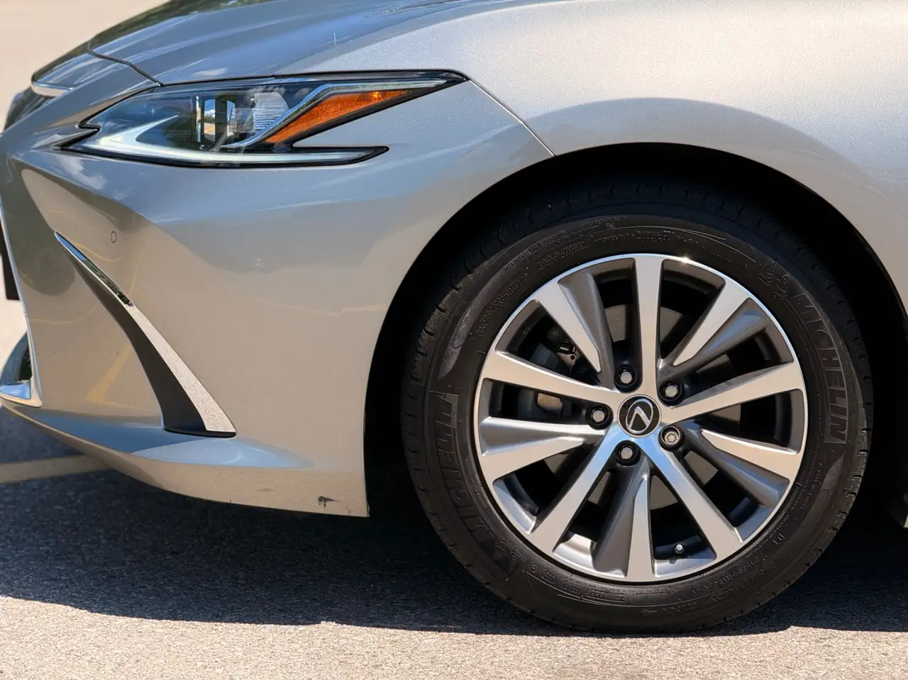 Lexus ES photo Lexus ES