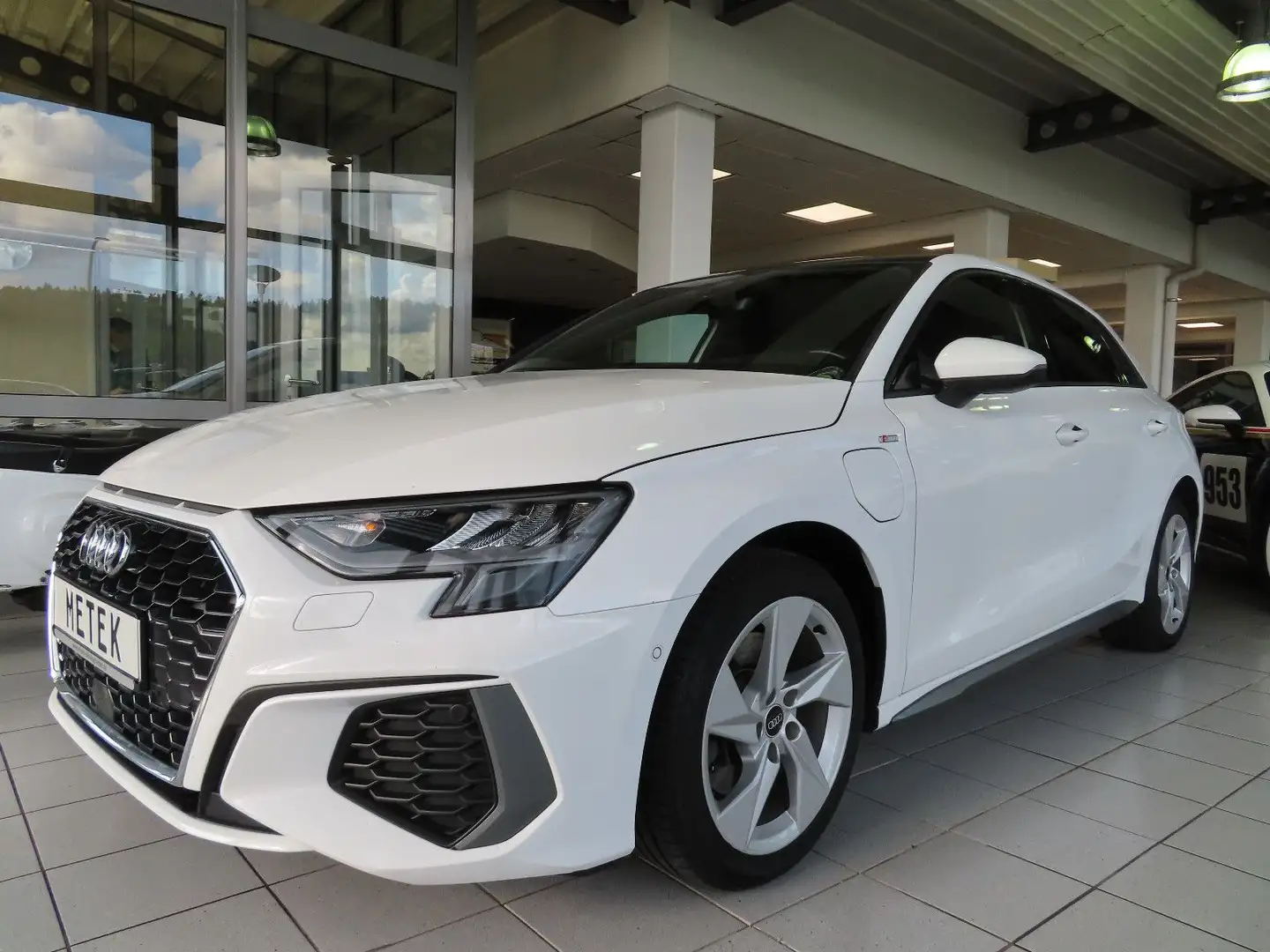 Audi A3 Sportback 40 TFSI e S line PANO LED Weiß - 1