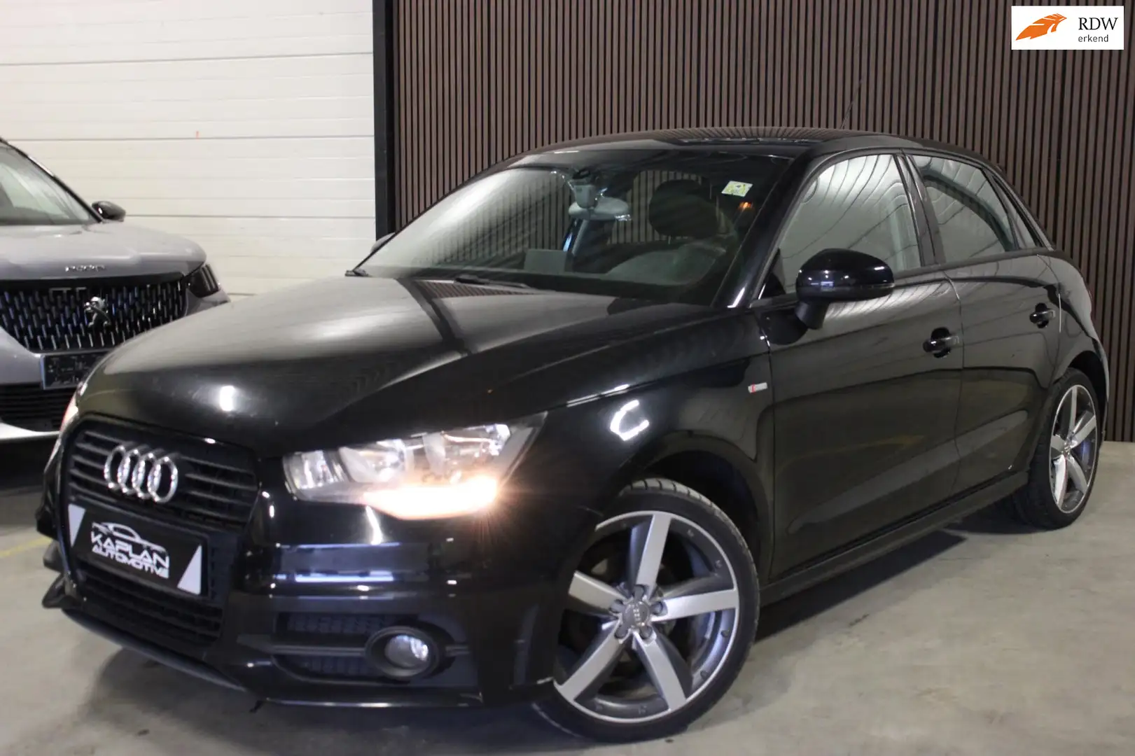 Audi A1 1.2 TFSI S-Line Stoelverw ParkSensor Nwe Ketting B Zwart - 1