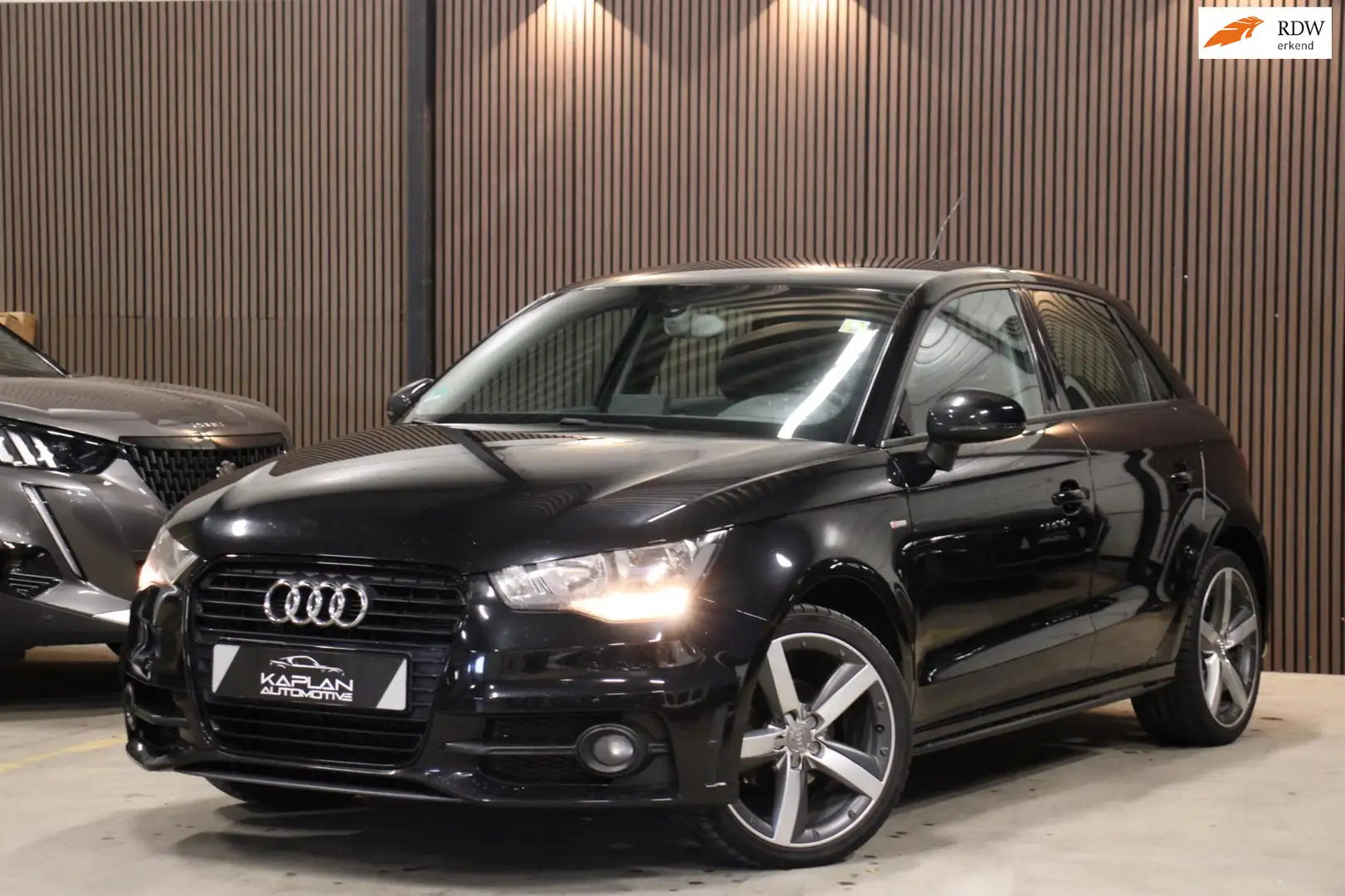 Audi A1 1.2 TFSI S-Line Stoelverw ParkSensor Nwe Ketting B Noir - 1