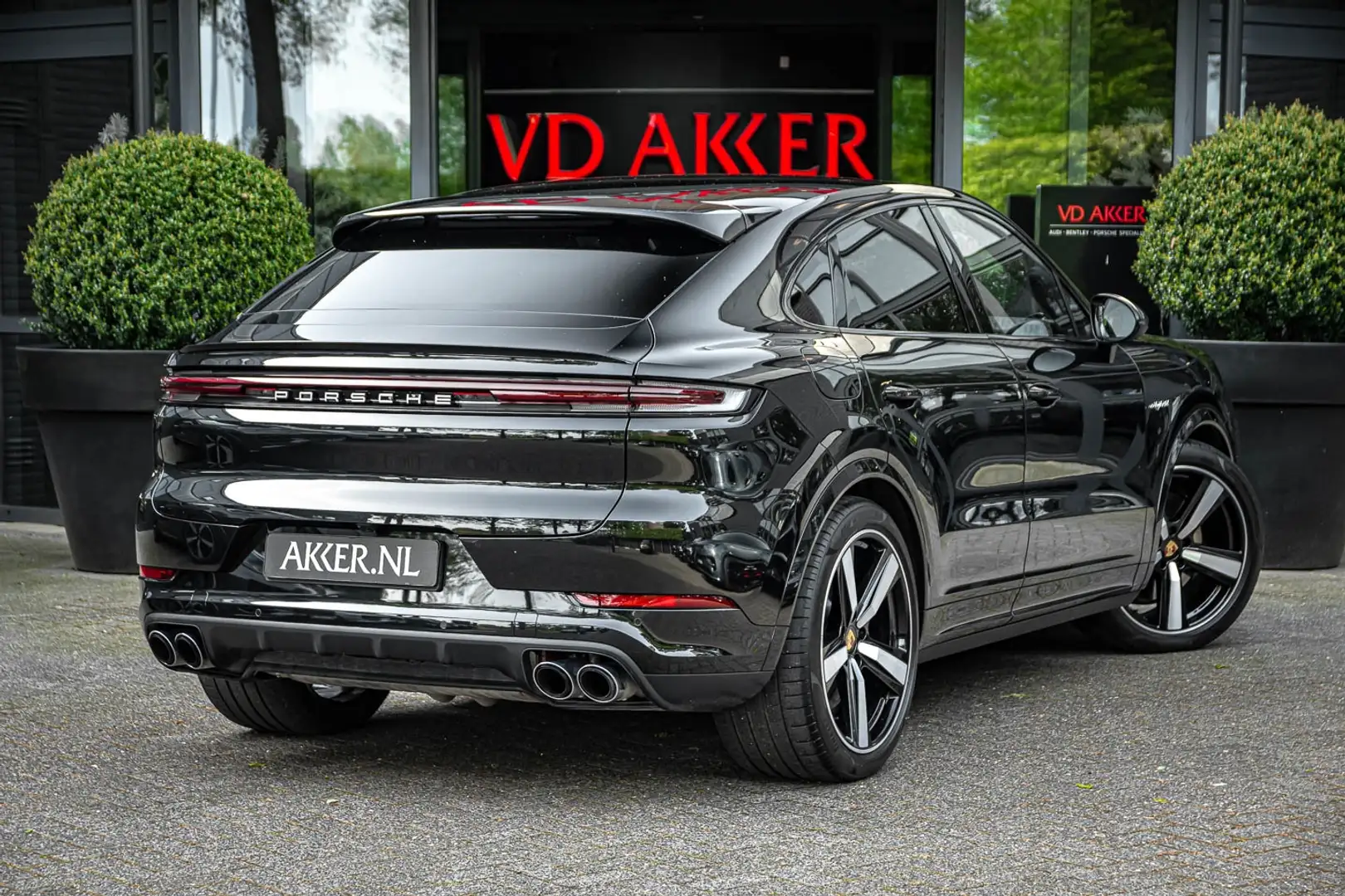 Porsche Cayenne Coupé E-Hybrid SportDesign Np144k | Luchtvering Schwarz - 2