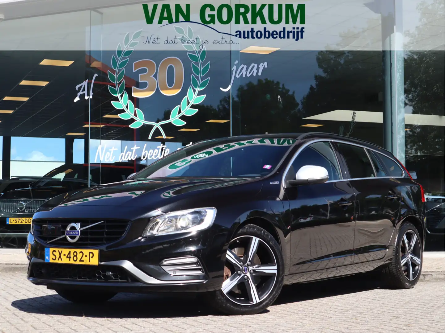 Volvo V60 2.4 D5 Twin Engine R-Design Noir - 1