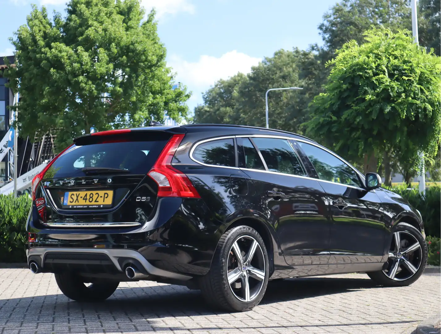 Volvo V60 2.4 D5 Twin Engine R-Design Noir - 2