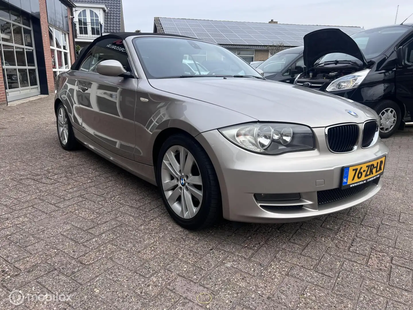 BMW 118 1-serie Cabrio 118i High Executive Grijs - 2