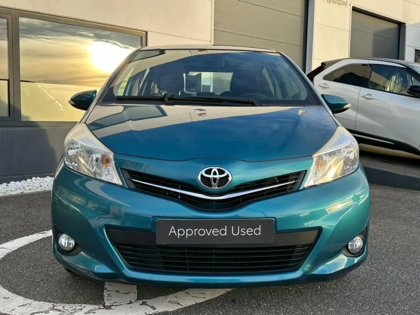 Toyota Yaris Life Bleu - 2