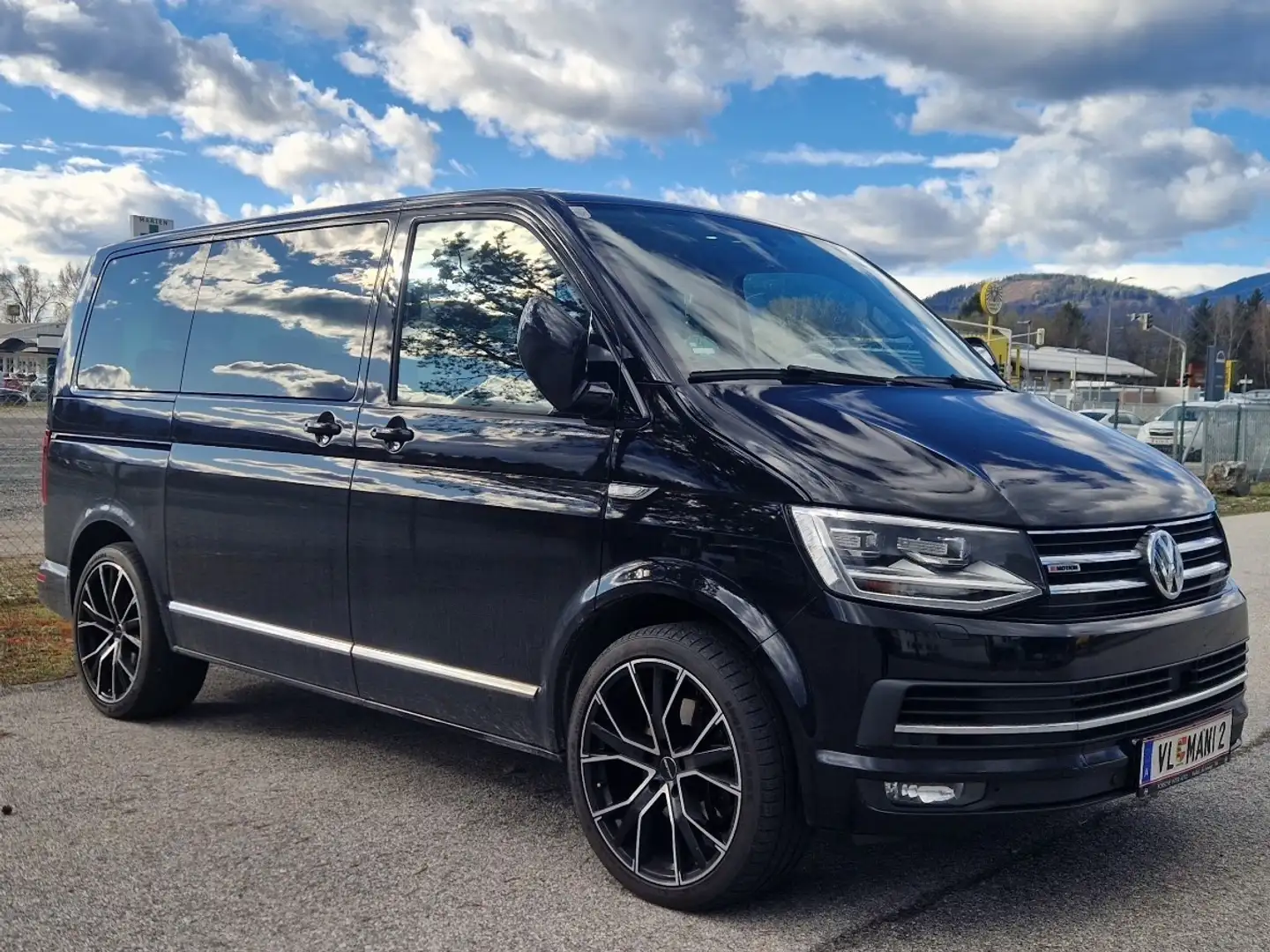 Volkswagen T6 Multivan Highline 2,0 TDI 4Motion BMT DSG Schwarz - 1