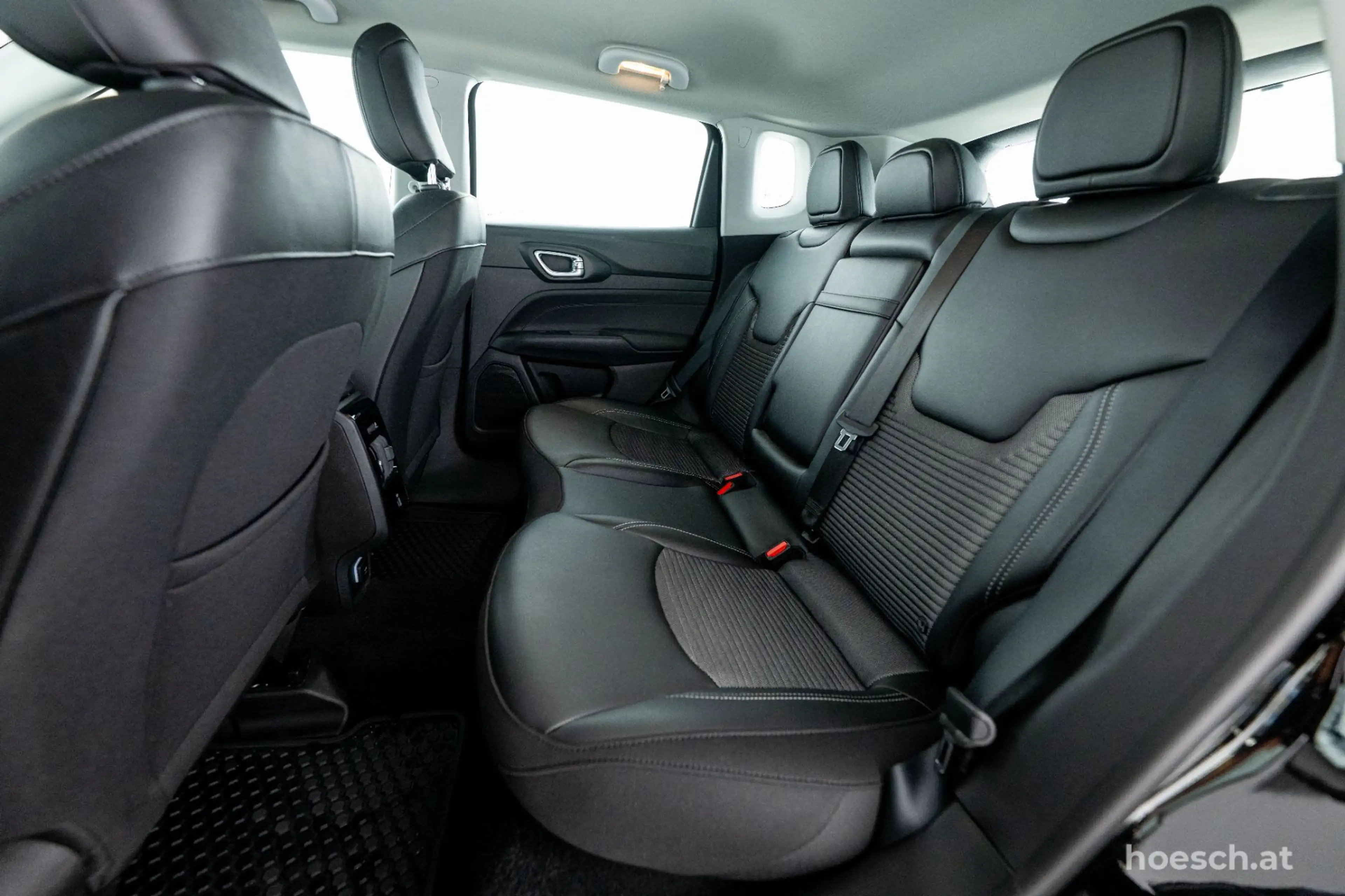 Jeep Compass T4 130 Aut. WINTER-PAKET LED 360° ACC ++ — photo 7