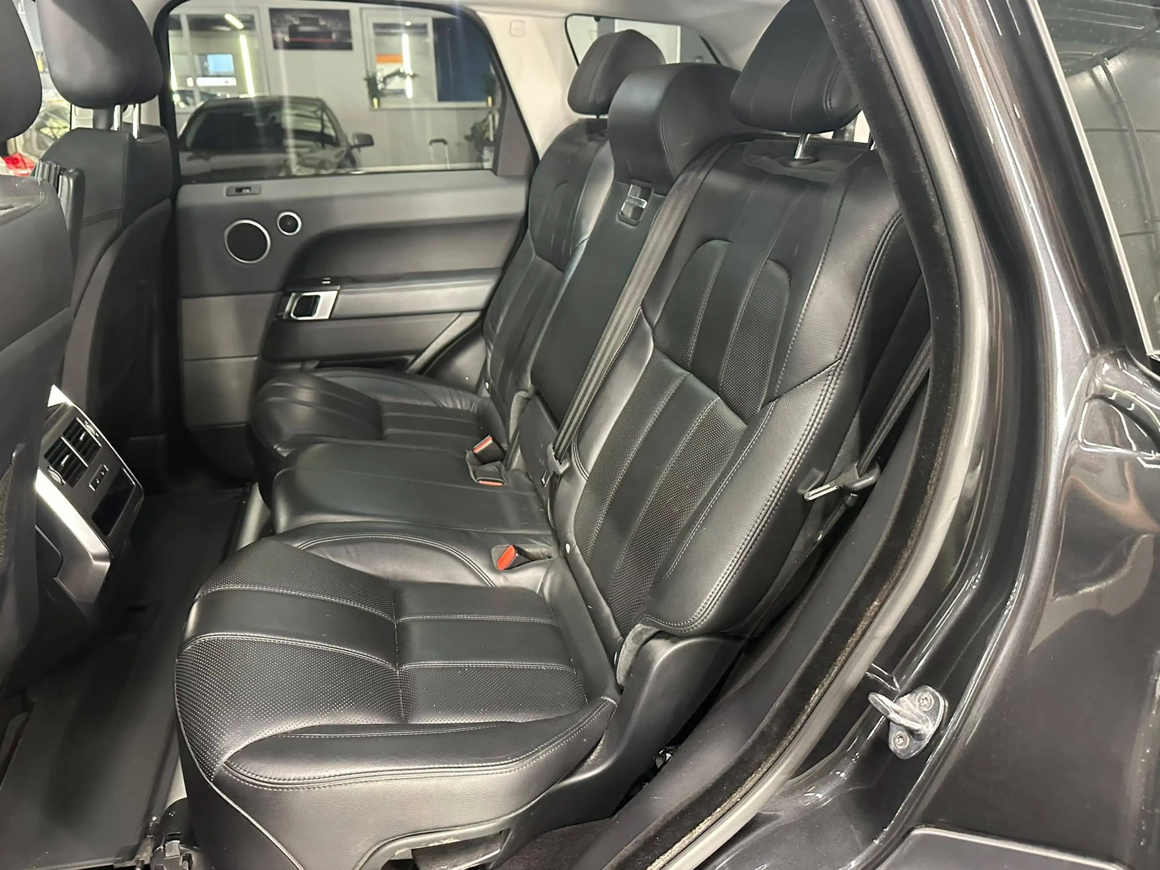 Land Rover Range Rover Sport 3.0d bj2015 195501km eur5 225kw 7 zitplaatsen — photo 7