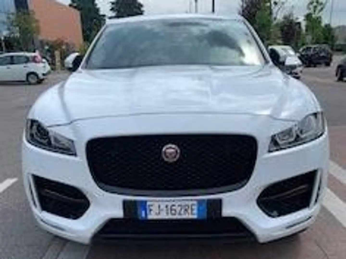 Jaguar F-Pace R SPORT KW 177.00  CV 242 Bianco - 2