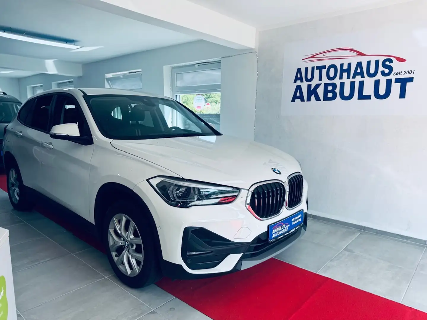 BMW X1 sDrive 18d Advantage*1.Hand+Finanzierung+Garantie* Weiß - 1