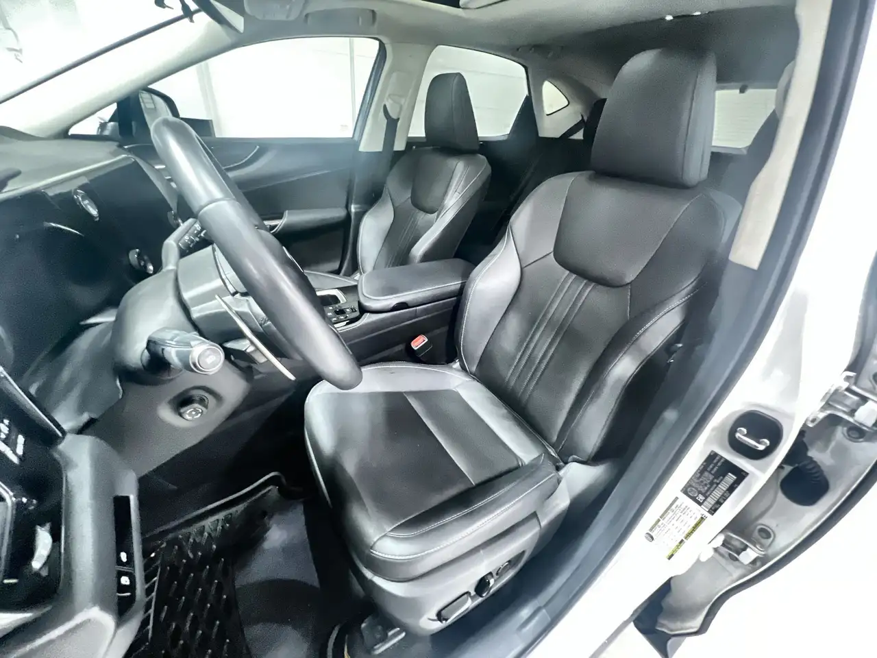 Lexus NX снимка Lexus NX