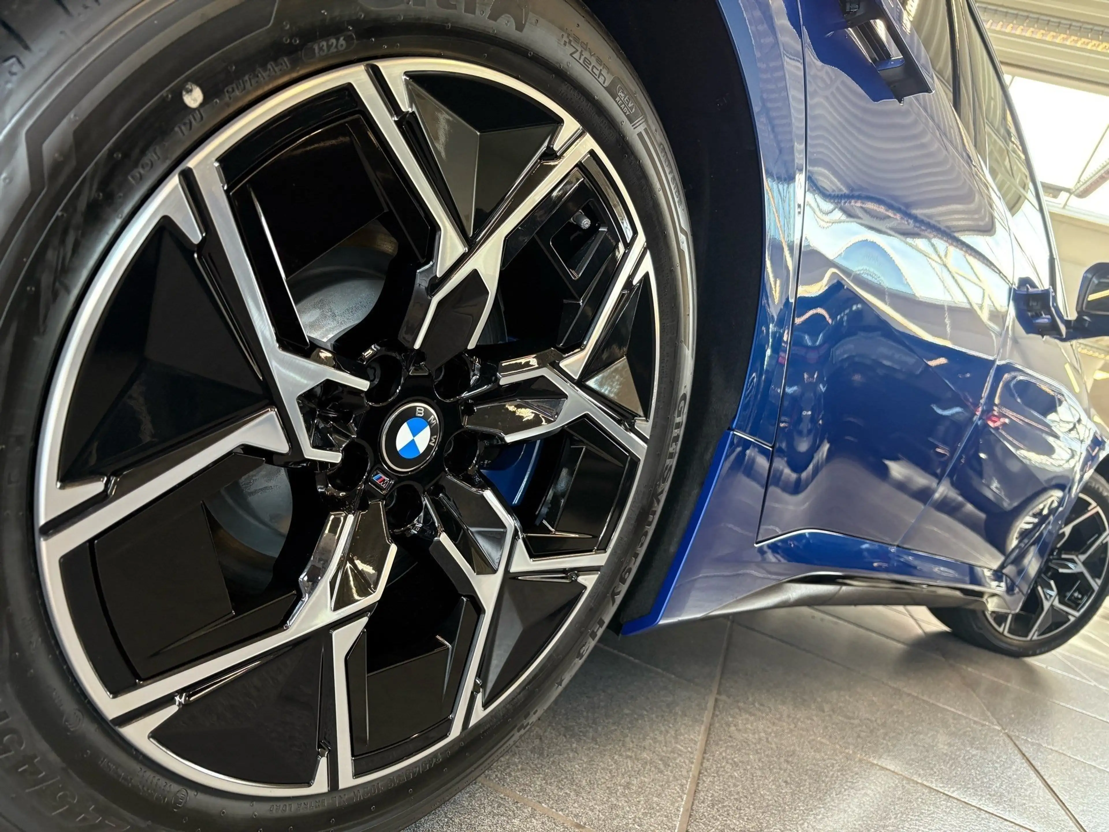 BMW i3 50 xDrive MSport DA+ PA Prof HuD H/K Pano 19" LMR — photo 4