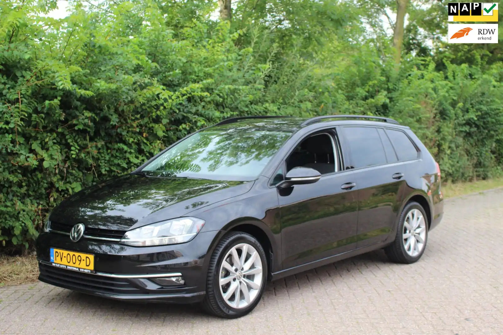 Volkswagen Golf Variant 1.0 TSI Comfortline *Carplay Zwart - 1