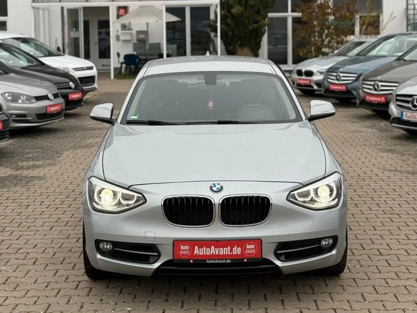 BMW 118 i Limousine 5-trg.*AUTOMATIK*SHZ*GRA*LEDER* Silber - 2