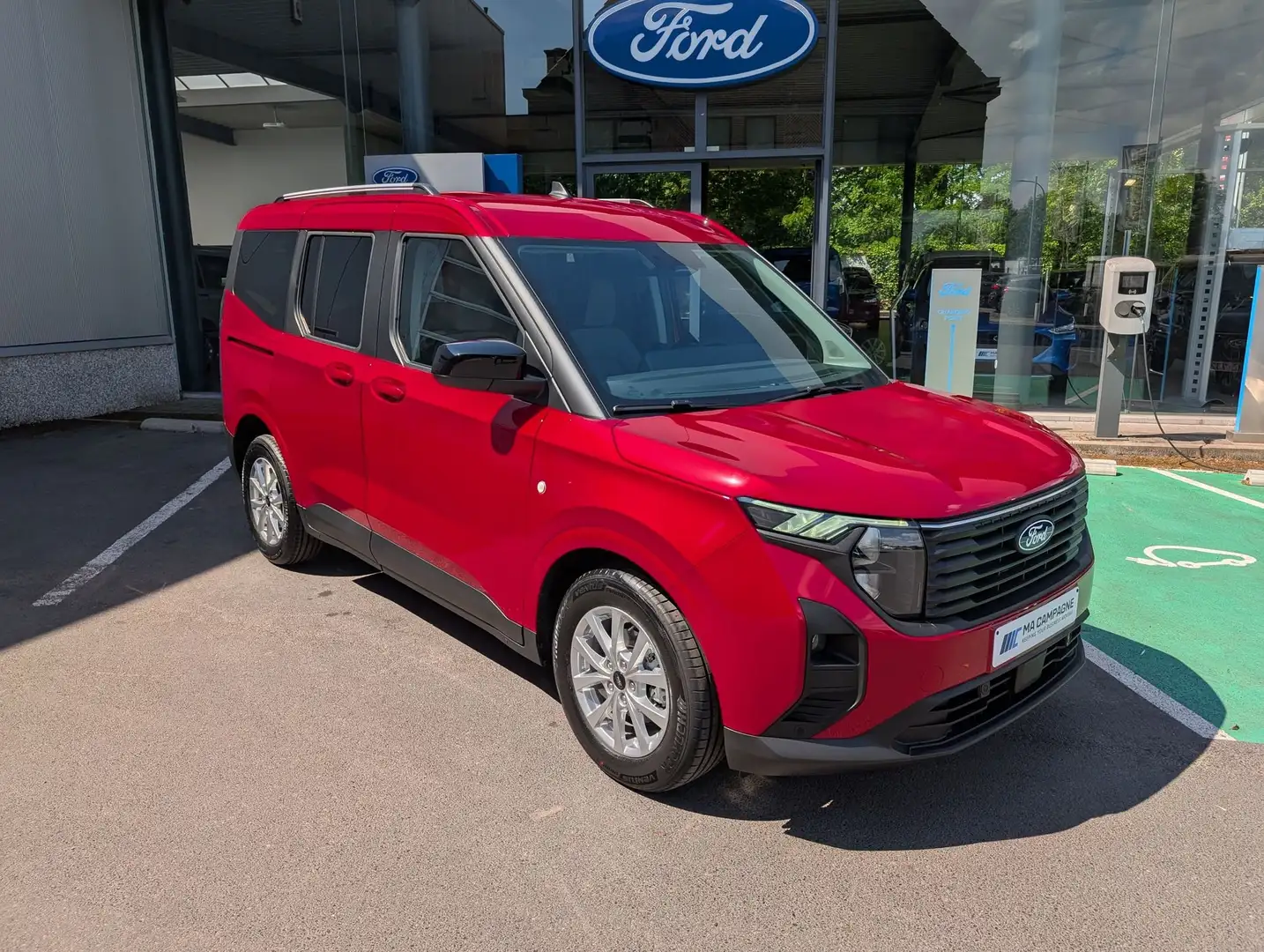 Ford Tourneo Courier Titanium 1.0i Ecoboost 125pk Rood - 1