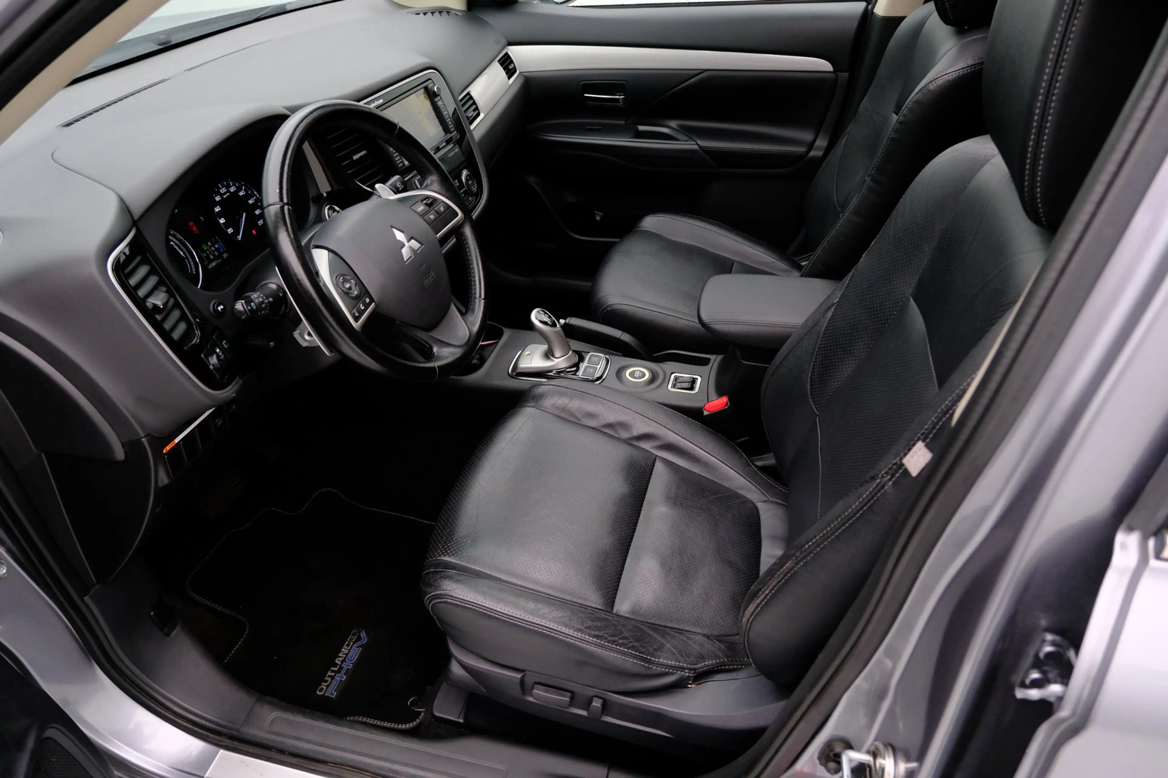 Mitsubishi Outlander 2.0 PHEV Instyle Aut.|Leer|Stoelverw.|Trekhaak|LMV — photo 2