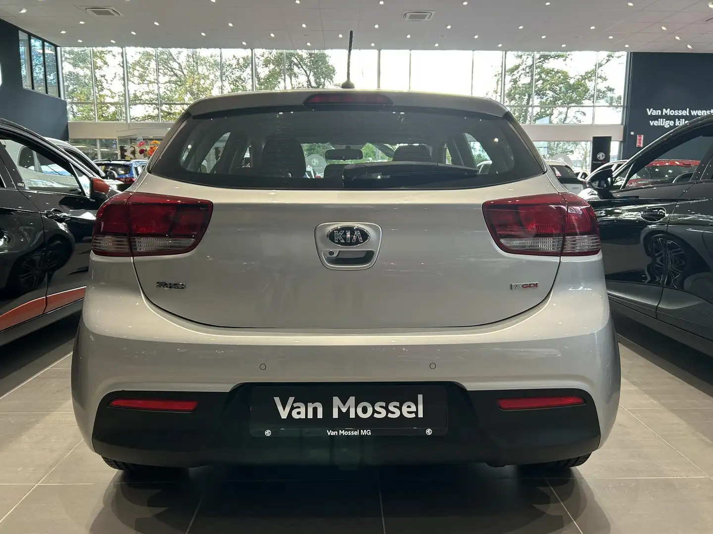 Kia Rio 1.0 TGDI ComfortPlusLine Navigator | 1e Eigenaar | Grijs - 2