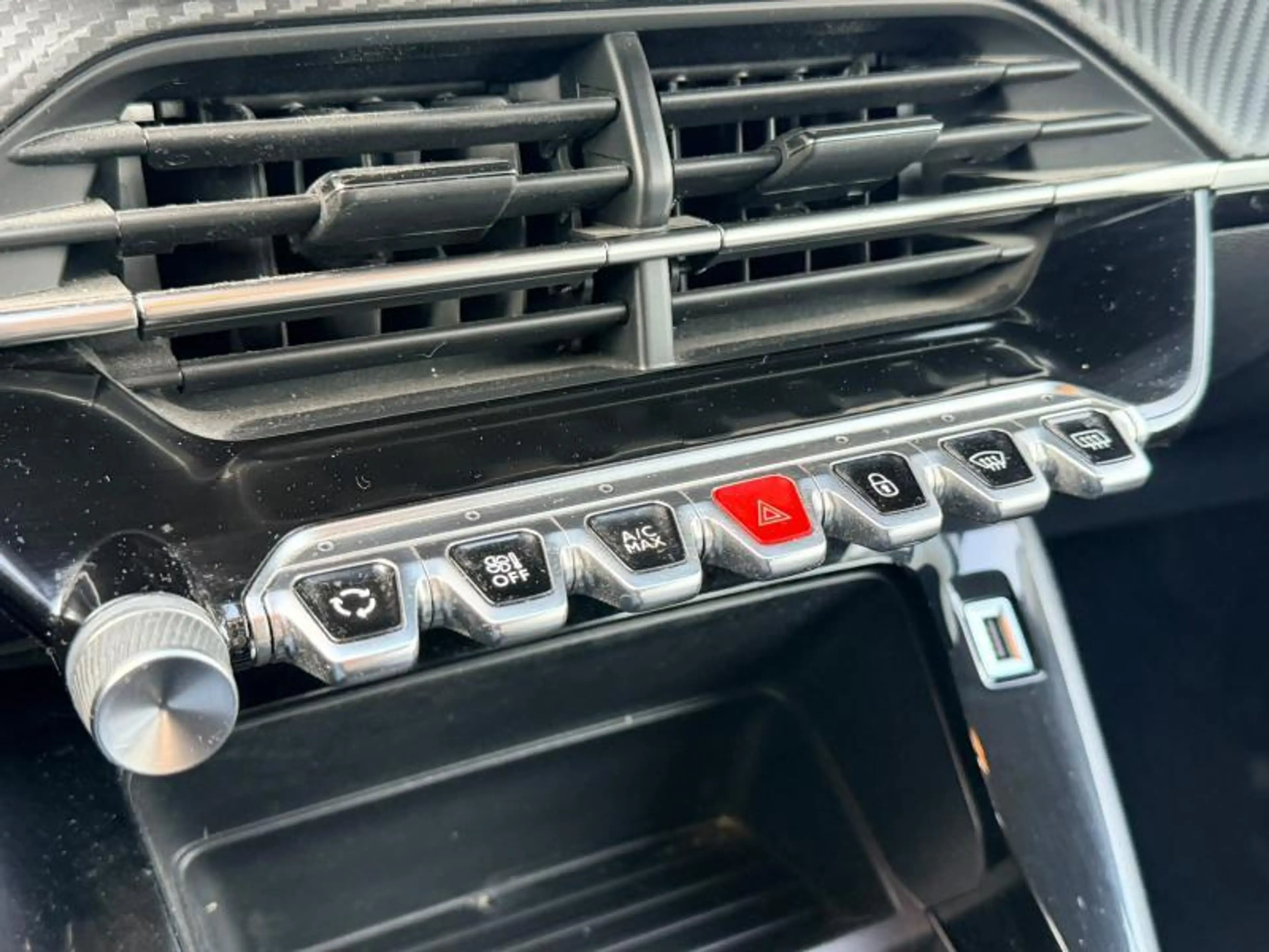 Peugeot 208 Active / Carplay / 1.5 BlueHDI — photo 9