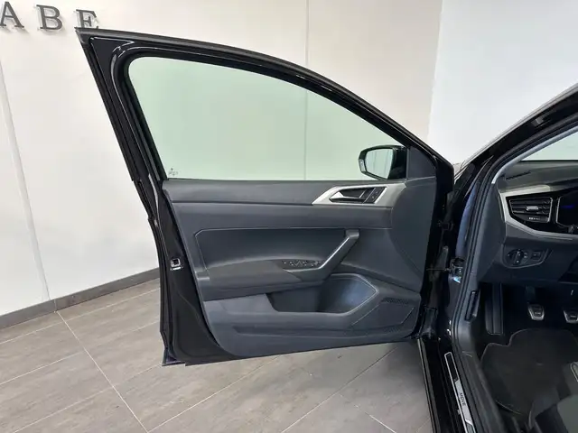 Volkswagen Polo view 6