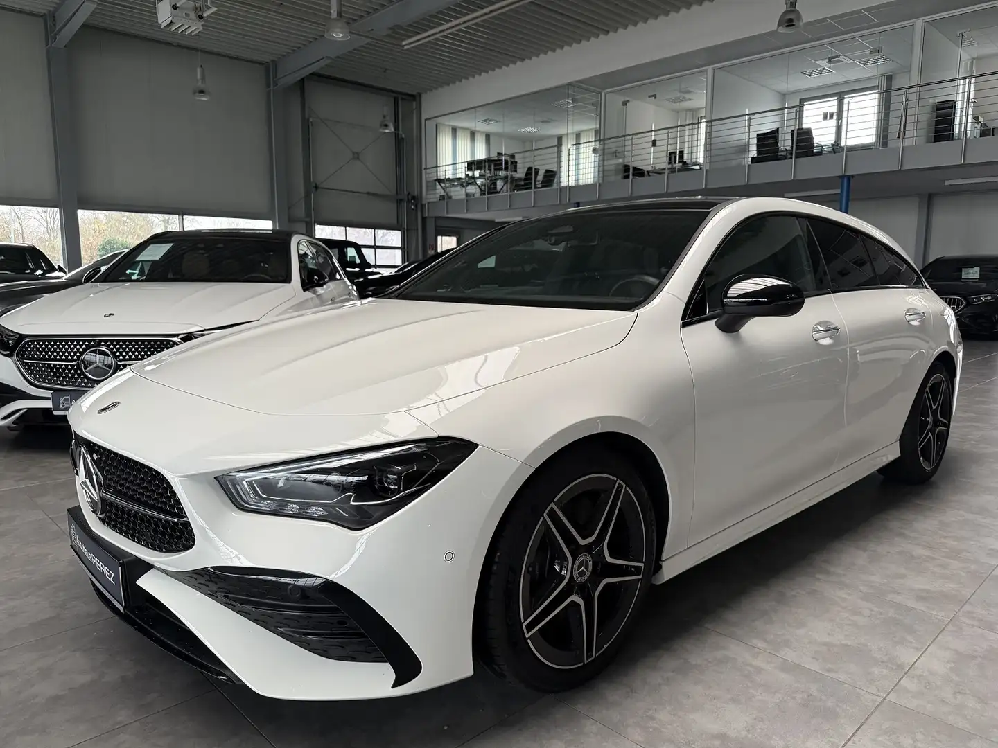 Mercedes-Benz CLA 250 4M AMG NIGHT PREMIUM-PANO Weiß - 2