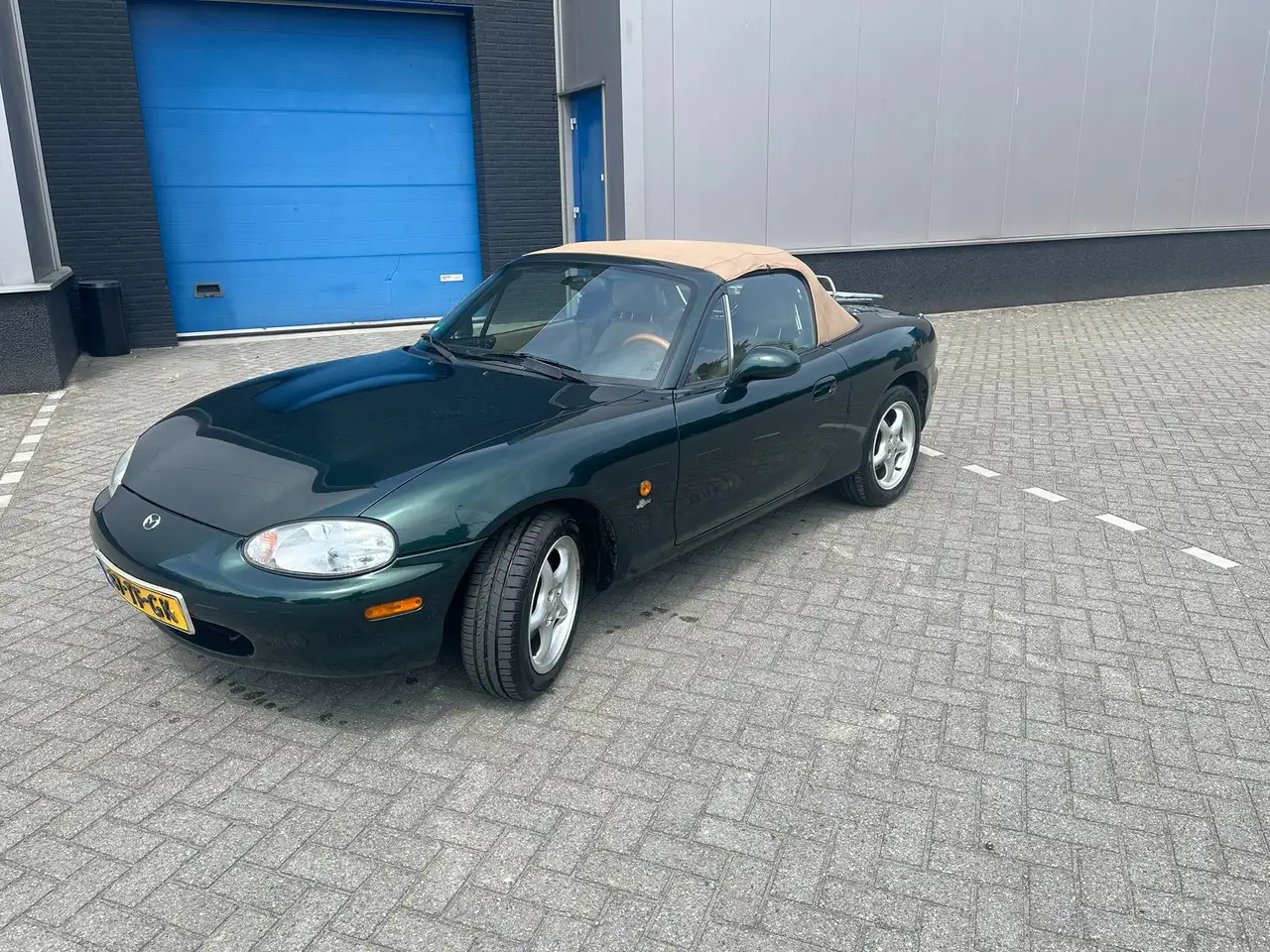 Mazda MX-5 1.6i, foto 1