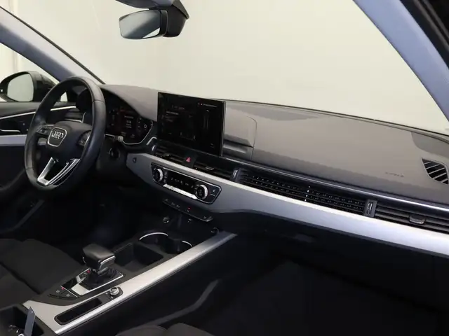Audi A4 view 13