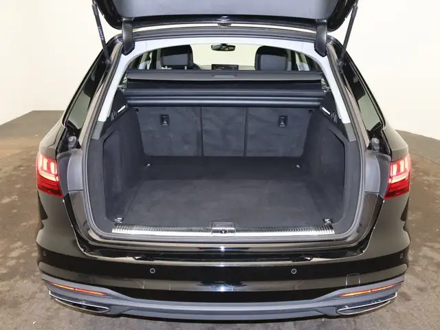 Audi A4 view 8