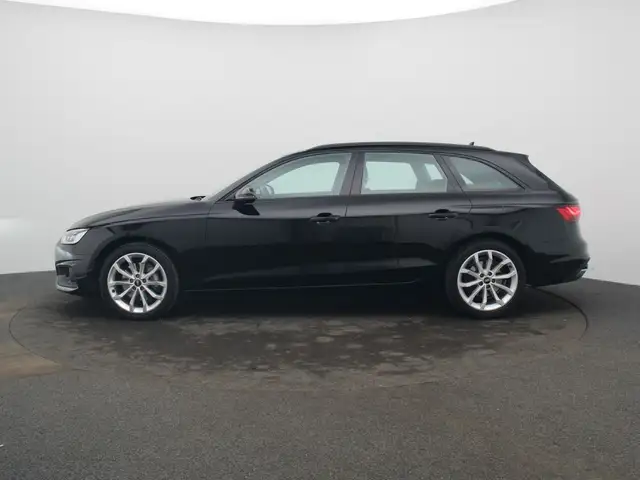 Audi A4 view 4