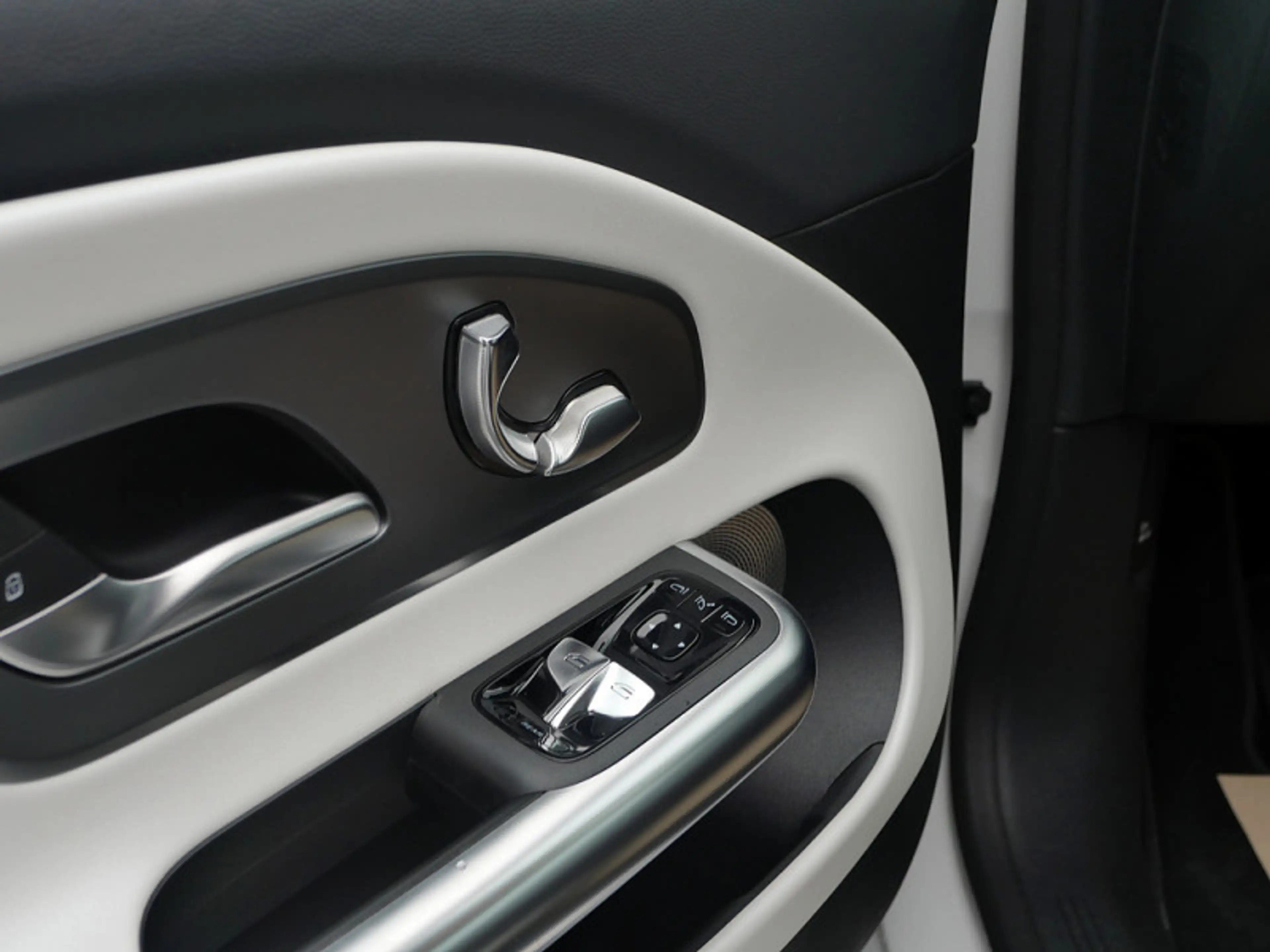 Mercedes-Benz CLA 250 + EQ , AMG Night Navi Multi Pano HUD 360 — photo 14
