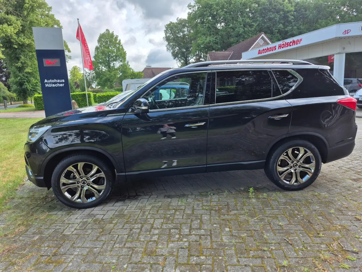 SsangYong Rexton 2.2 D Saphire 4WD AHK Leder Navi Bluetooth uvm Fekete - 2