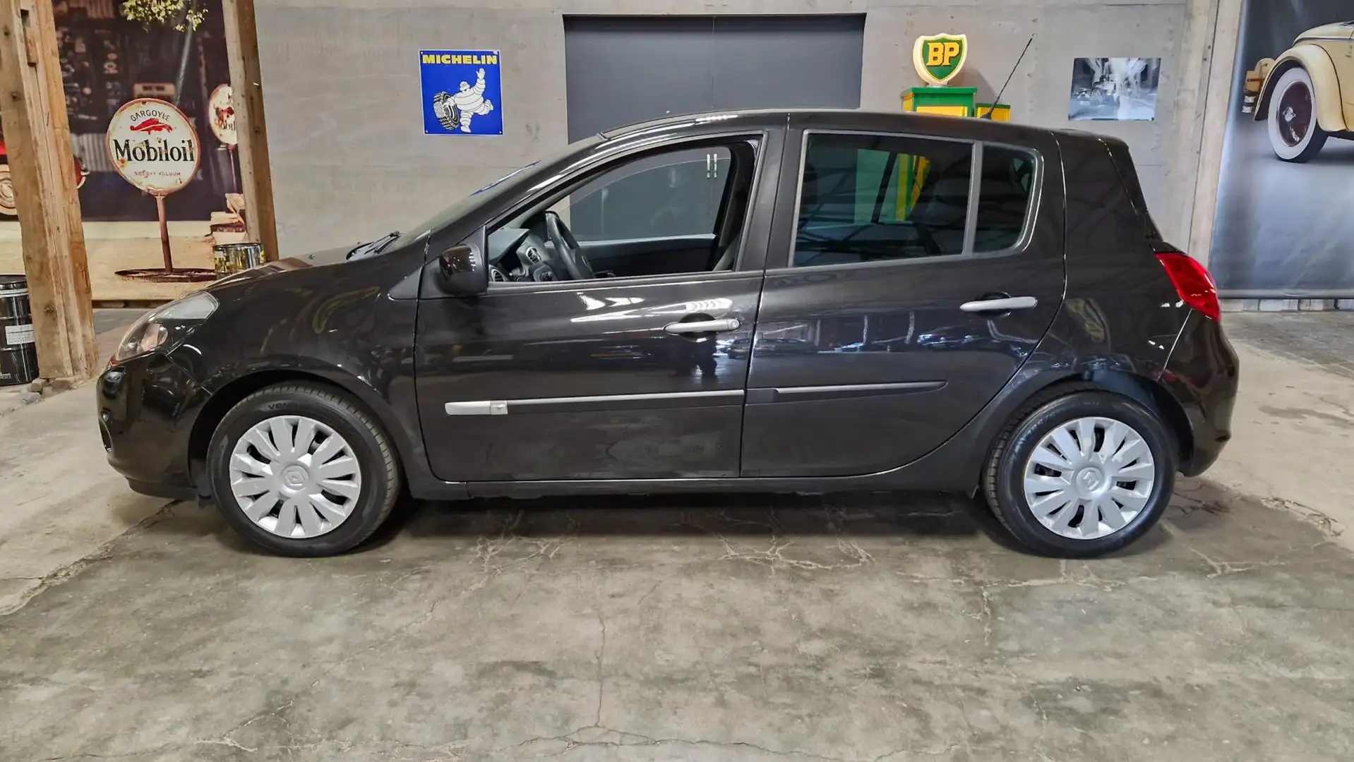 Renault Clio 1.5 dCi Authentique 88PK | Rijklaarprijs | Elektri Noir - 2